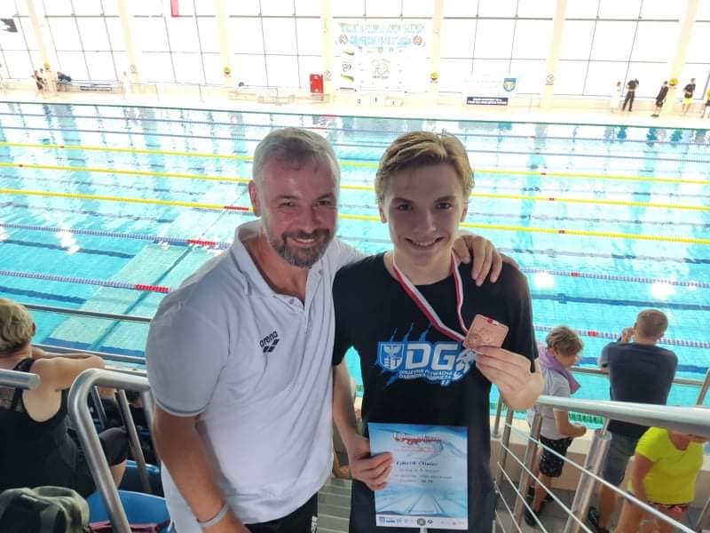 Oliwier Łukasik brązowy medalista Mistrzostw Polski Juniorów 15-letnich wraz z trenerem Arturem Kieljanem